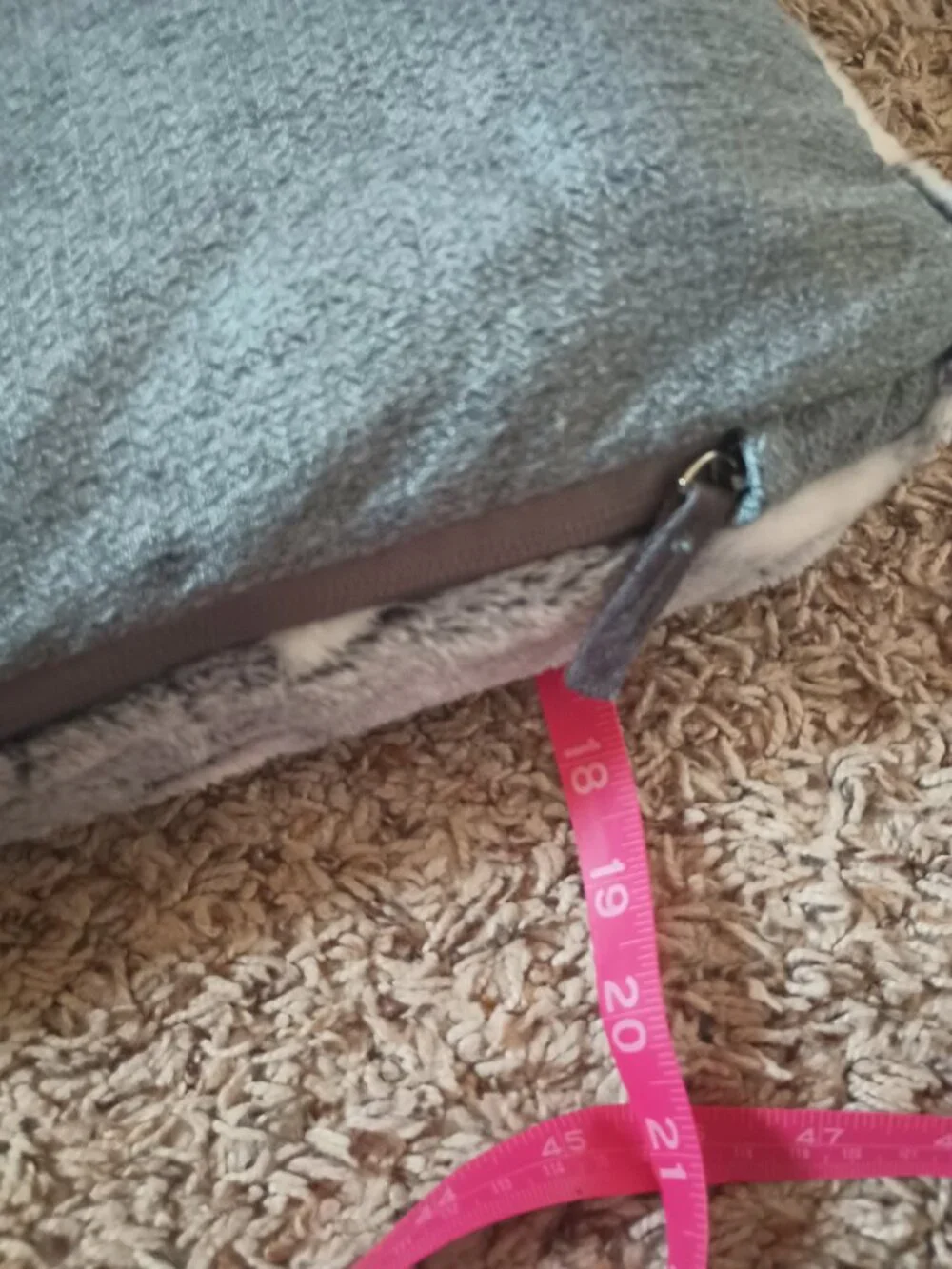 NEW 24 x 18 pet bed, soft and plush - removable cover
